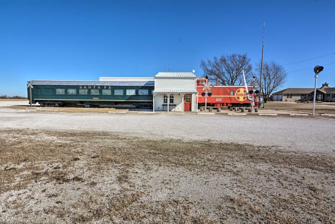 Unique Joplin Gem Converted Train Car Studio Dış mekan fotoğraf