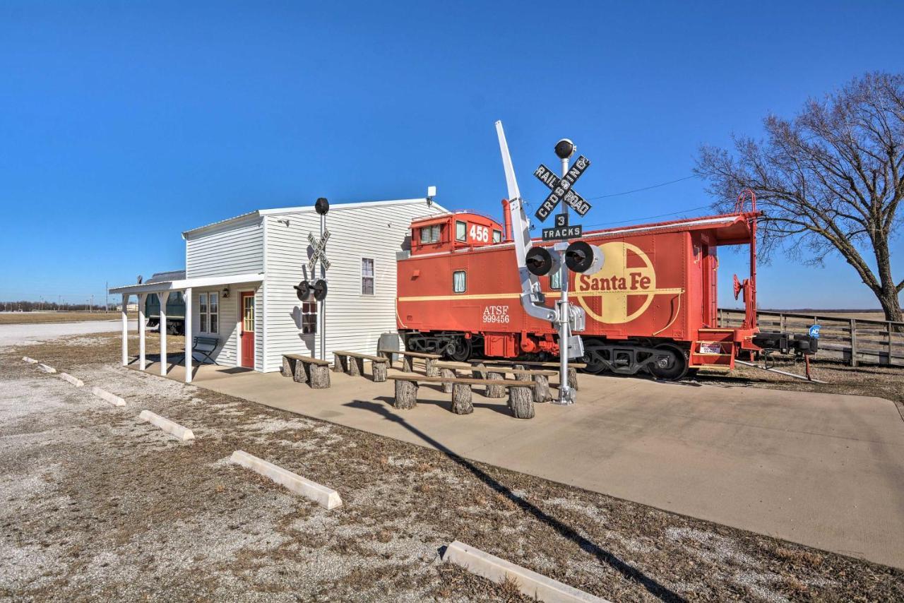 Unique Joplin Gem Converted Train Car Studio Dış mekan fotoğraf